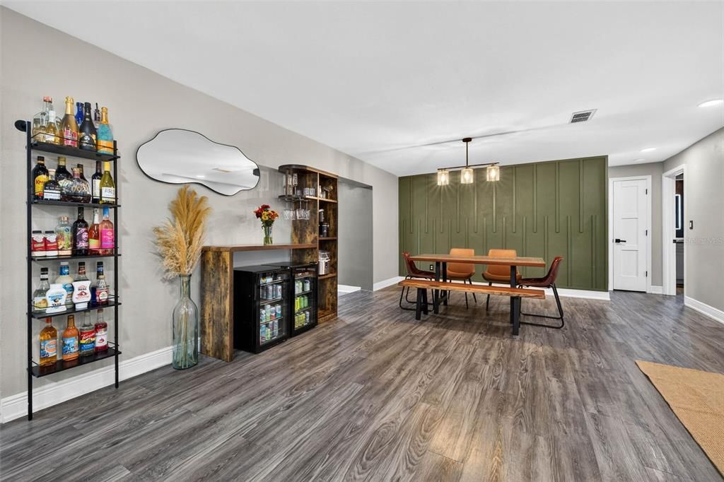 For Sale: $425,000 (2 beds, 2 baths, 1400 Square Feet)