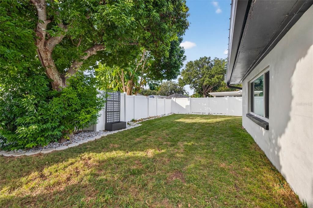 For Sale: $425,000 (2 beds, 2 baths, 1400 Square Feet)