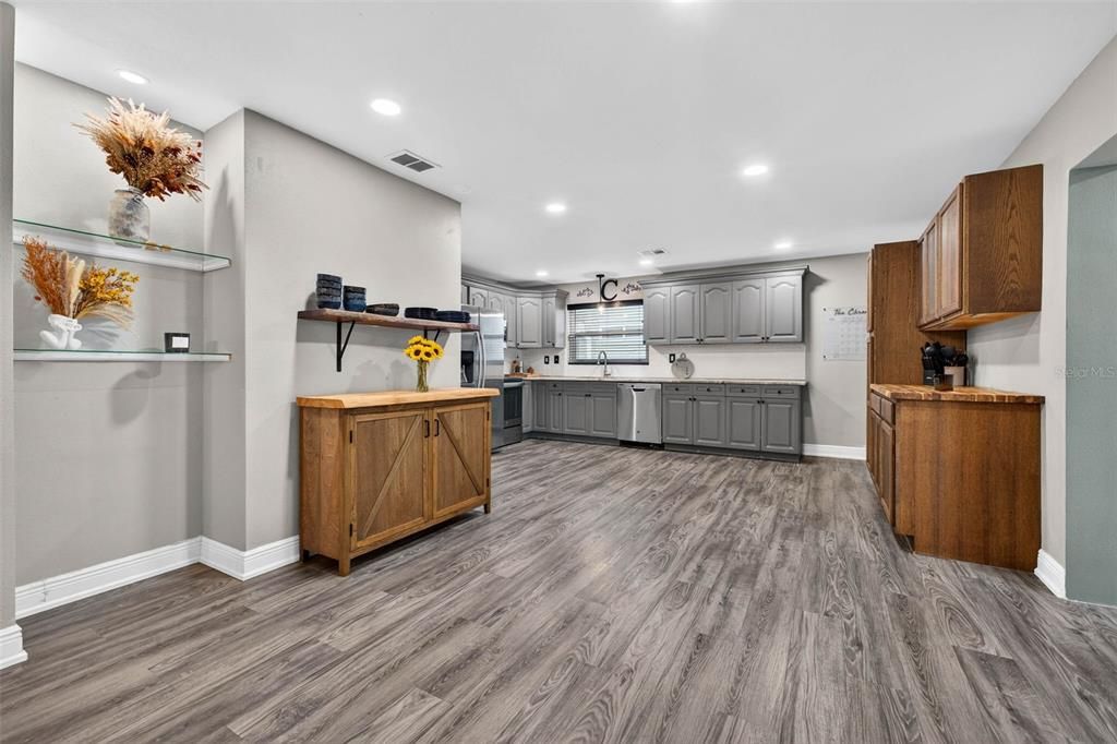 For Sale: $425,000 (2 beds, 2 baths, 1400 Square Feet)