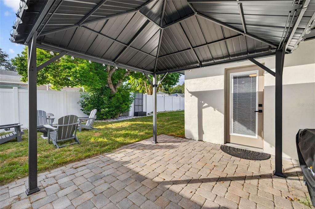 For Sale: $425,000 (2 beds, 2 baths, 1400 Square Feet)