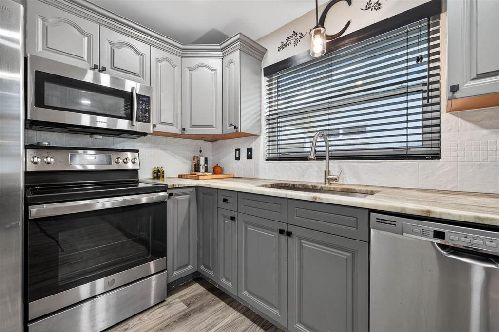 For Sale: $425,000 (2 beds, 2 baths, 1400 Square Feet)