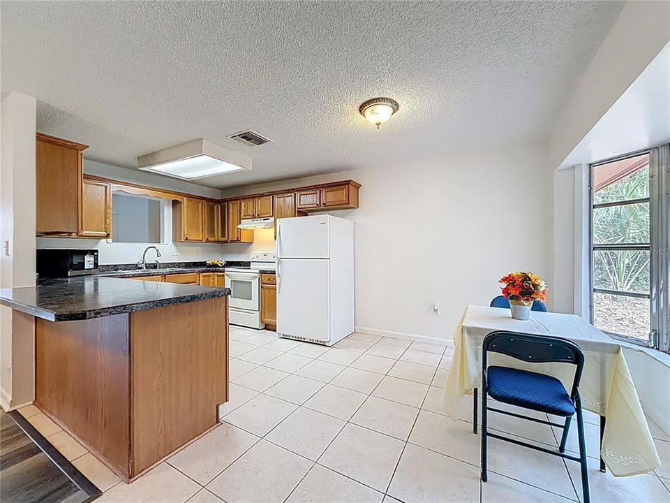 待售: $350,000 (3 贝兹, 2 浴室, 1930 平方英尺)