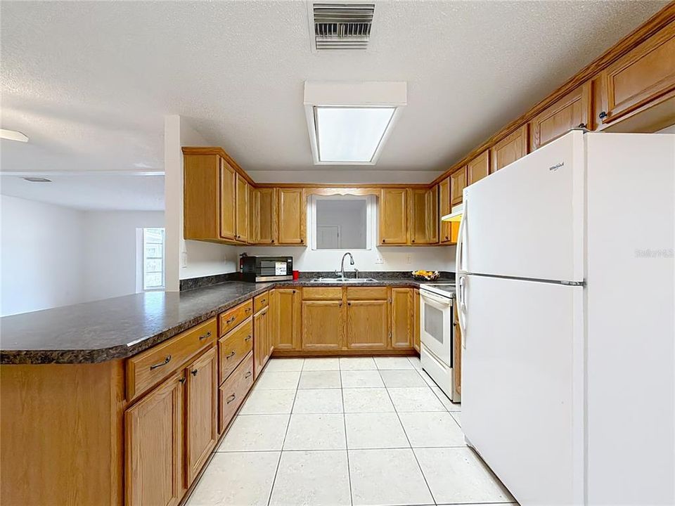 待售: $350,000 (3 贝兹, 2 浴室, 1930 平方英尺)