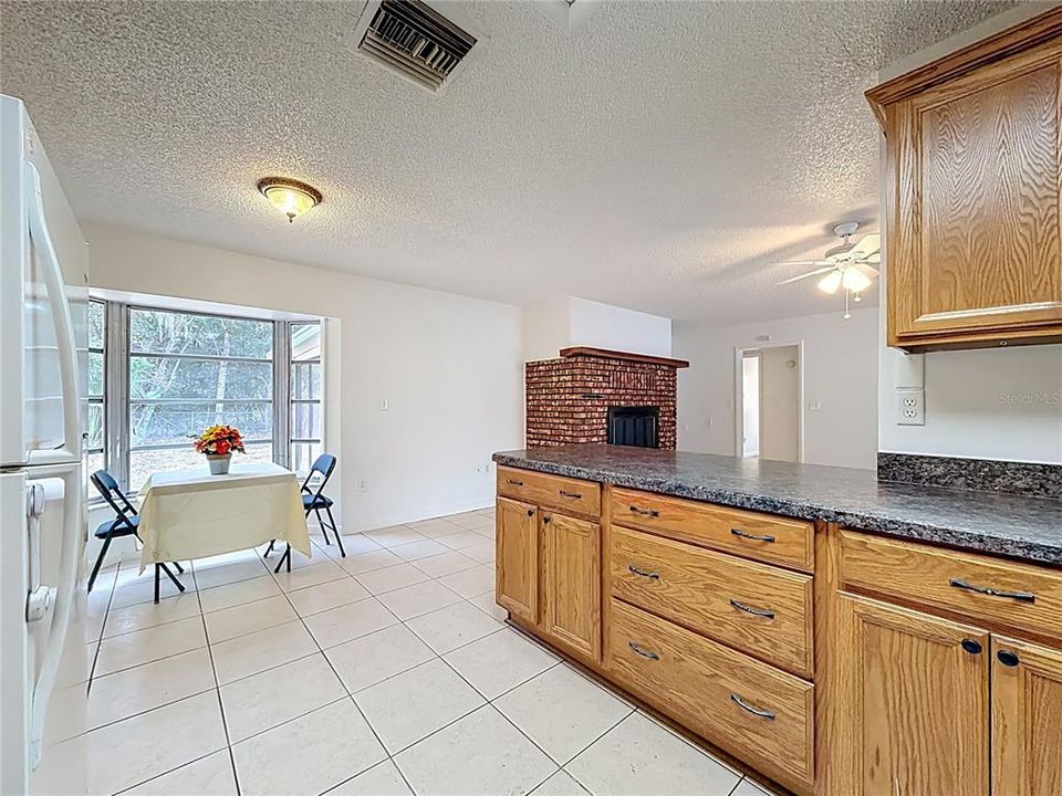 待售: $350,000 (3 贝兹, 2 浴室, 1930 平方英尺)