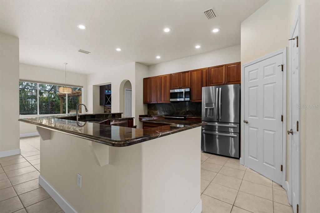 В аренду: $3,800 (4 спален, 3 ванн, 2303 Квадратных фут)