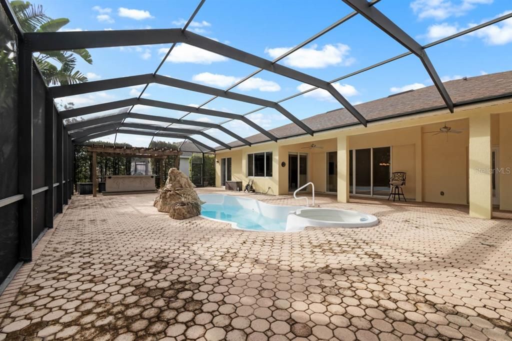 В аренду: $3,800 (4 спален, 3 ванн, 2303 Квадратных фут)