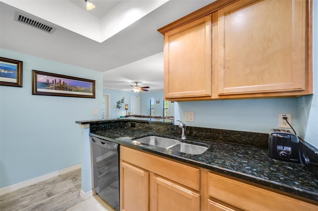 For Sale: $229,000 (1 beds, 1 baths, 818 Square Feet)