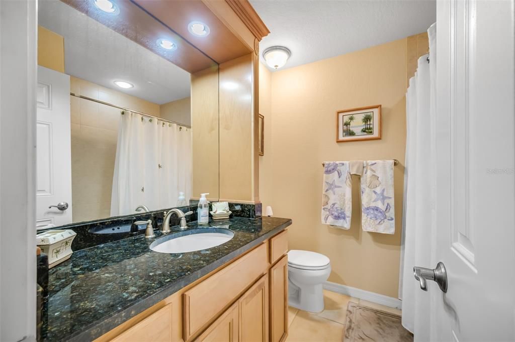 For Sale: $229,000 (1 beds, 1 baths, 818 Square Feet)