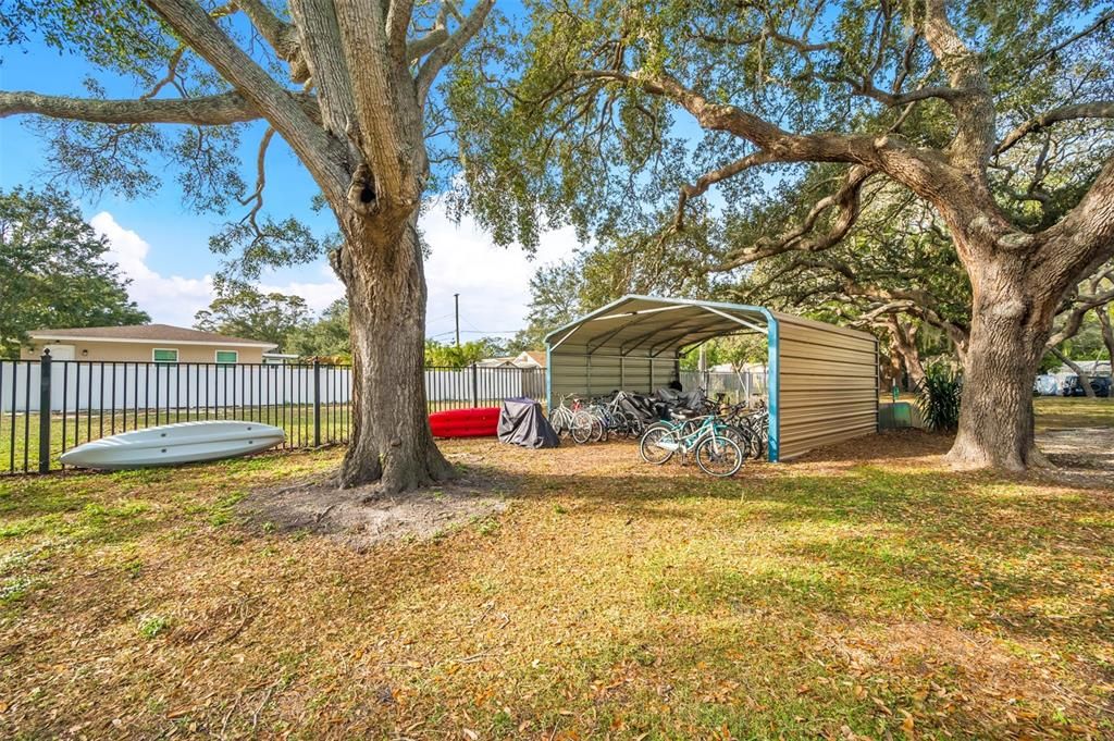 For Sale: $229,000 (1 beds, 1 baths, 818 Square Feet)