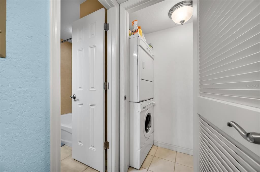 For Sale: $229,000 (1 beds, 1 baths, 818 Square Feet)