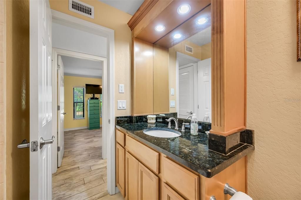 For Sale: $229,000 (1 beds, 1 baths, 818 Square Feet)