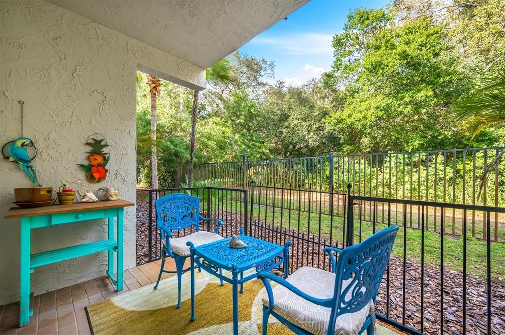 For Sale: $229,000 (1 beds, 1 baths, 818 Square Feet)