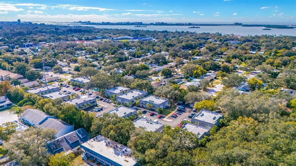 For Sale: $229,000 (1 beds, 1 baths, 818 Square Feet)