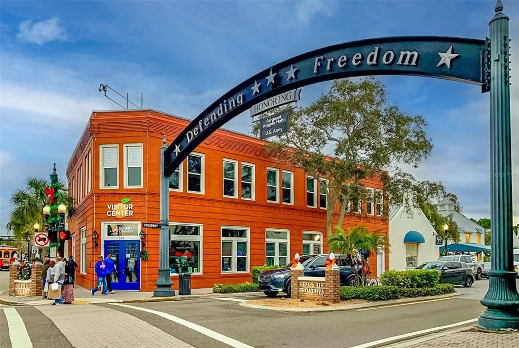 For Sale: $229,000 (1 beds, 1 baths, 818 Square Feet)