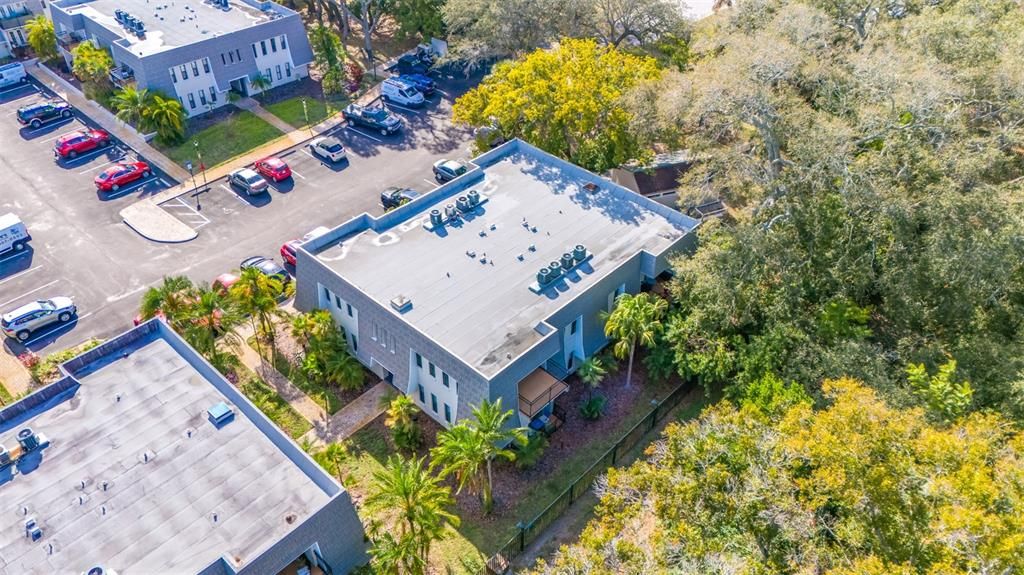 For Sale: $229,000 (1 beds, 1 baths, 818 Square Feet)