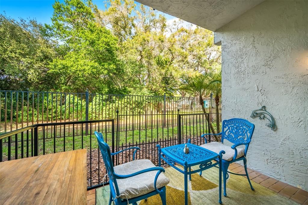 For Sale: $229,000 (1 beds, 1 baths, 818 Square Feet)