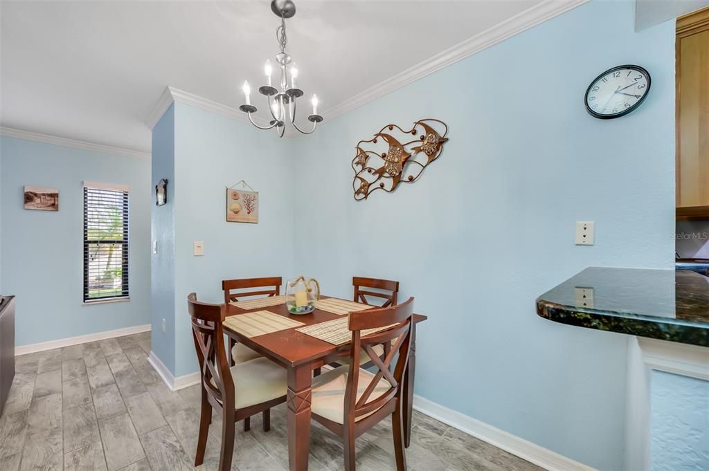 For Sale: $229,000 (1 beds, 1 baths, 818 Square Feet)