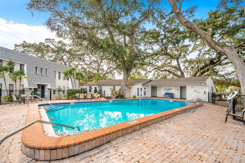 For Sale: $229,000 (1 beds, 1 baths, 818 Square Feet)