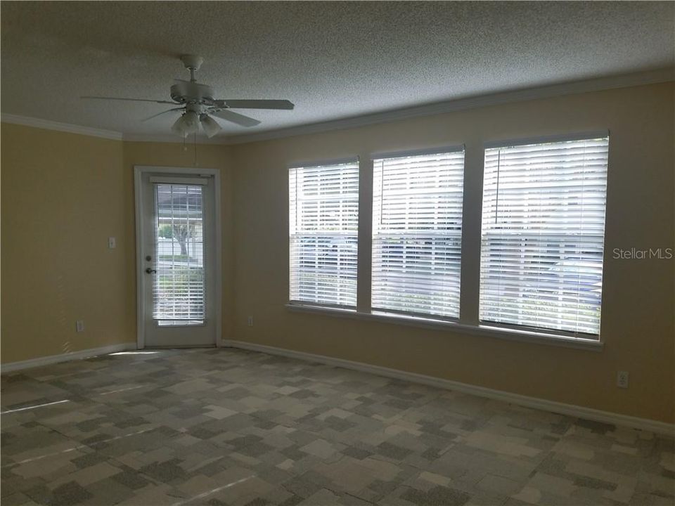 For Rent: $1,500 (1 beds, 1 baths, 827 Square Feet)