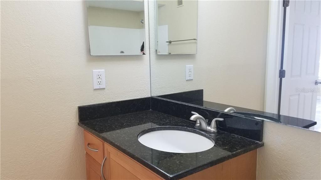 For Rent: $1,500 (1 beds, 1 baths, 827 Square Feet)