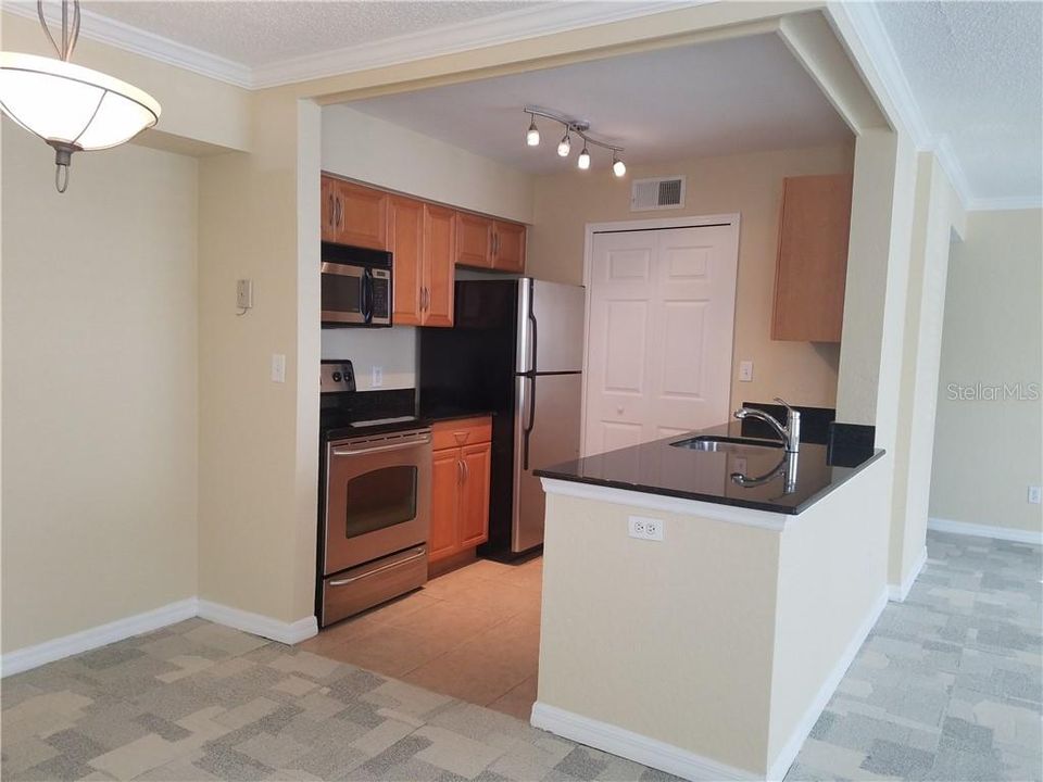 For Rent: $1,500 (1 beds, 1 baths, 827 Square Feet)
