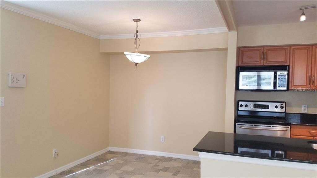 For Rent: $1,500 (1 beds, 1 baths, 827 Square Feet)