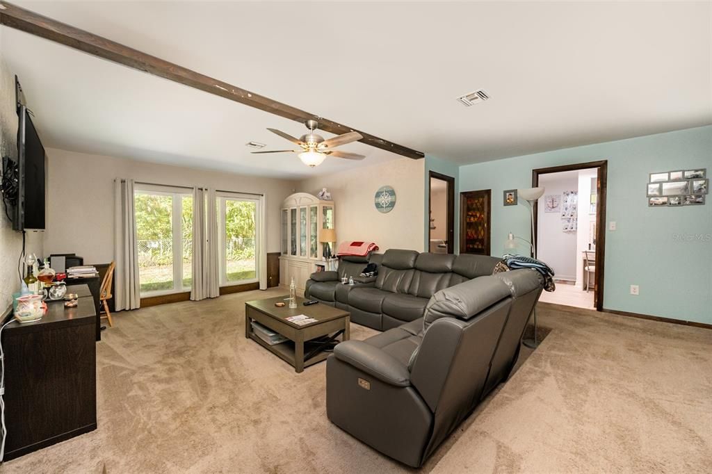 待售: $230,000 (2 贝兹, 2 浴室, 1176 平方英尺)