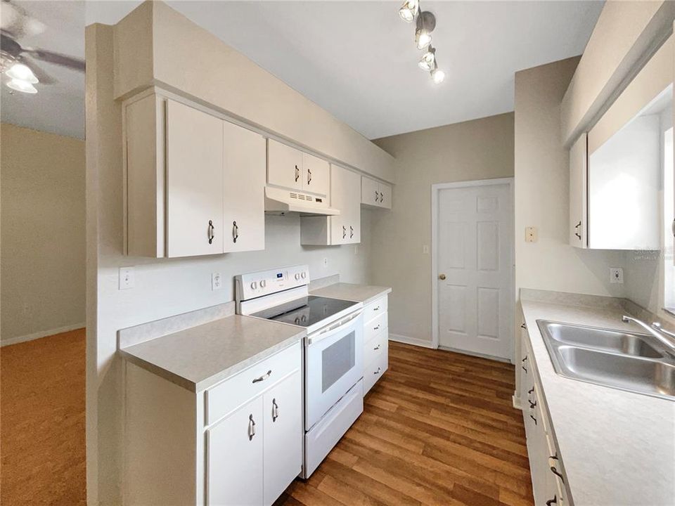 For Sale: $243,000 (3 beds, 2 baths, 1088 Square Feet)