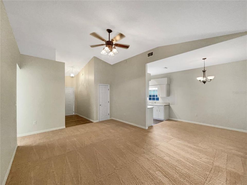 For Sale: $243,000 (3 beds, 2 baths, 1088 Square Feet)