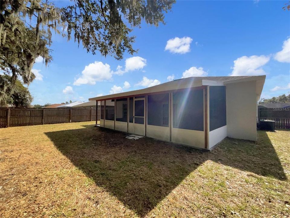 For Sale: $243,000 (3 beds, 2 baths, 1088 Square Feet)