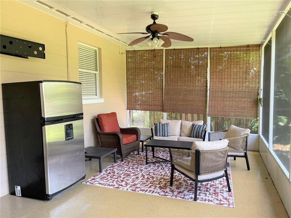 For Rent: $2,195 (3 beds, 2 baths, 1323 Square Feet)