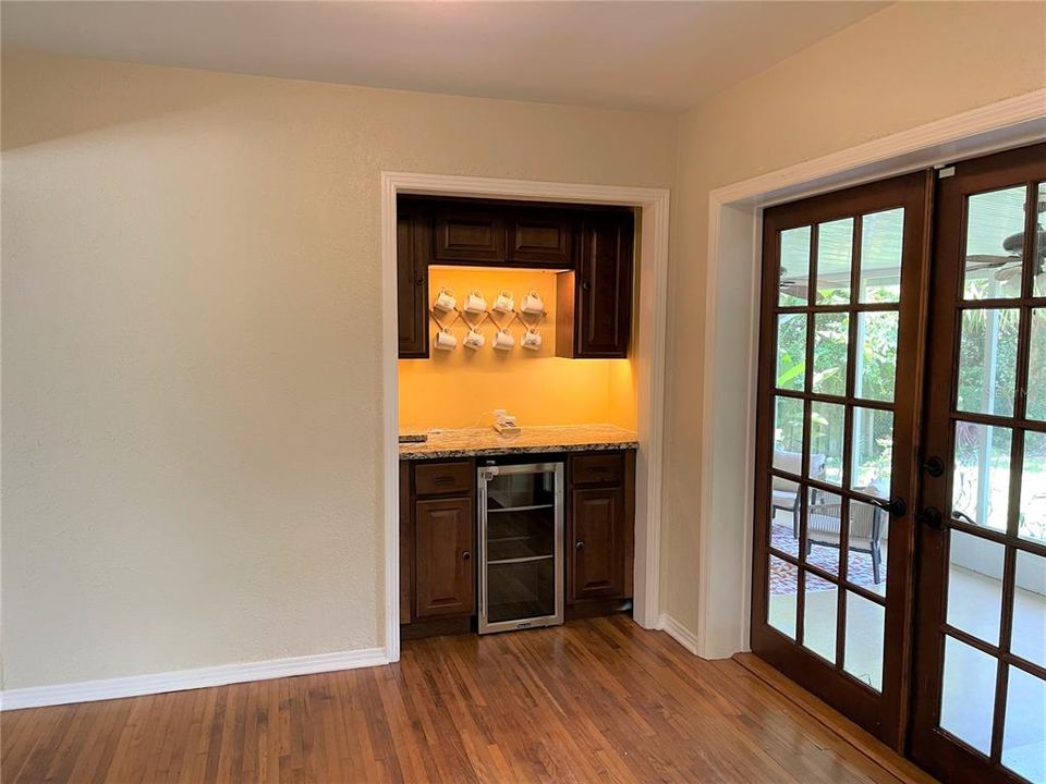 For Rent: $2,195 (3 beds, 2 baths, 1323 Square Feet)