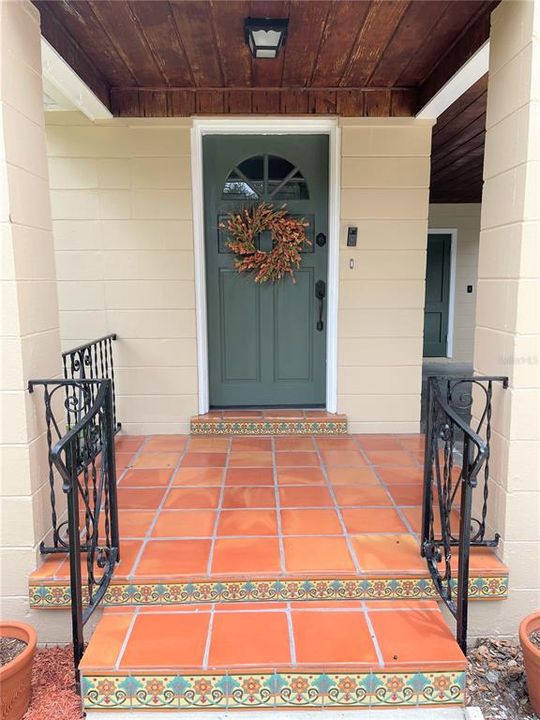 For Rent: $2,195 (3 beds, 2 baths, 1323 Square Feet)