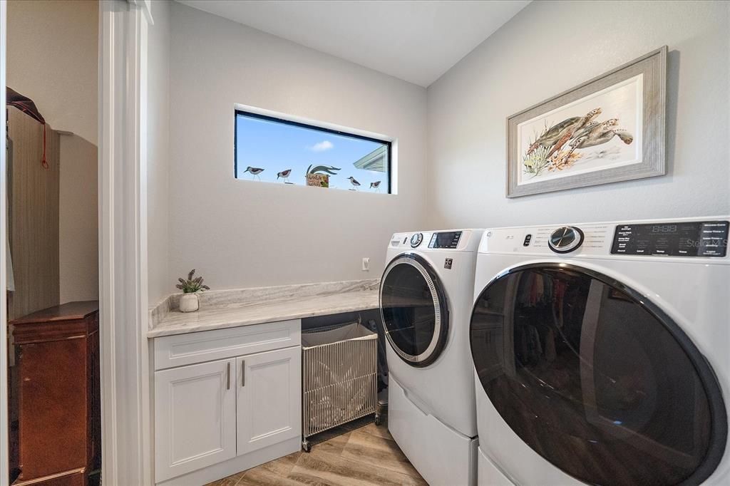 En Venta: $879,000 (3 camas, 2 baños, 2302 Pies cuadrados)