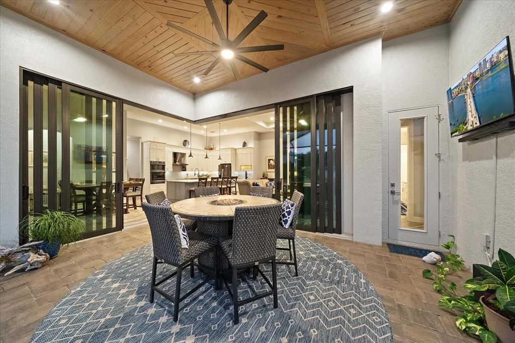 En Venta: $879,000 (3 camas, 2 baños, 2302 Pies cuadrados)