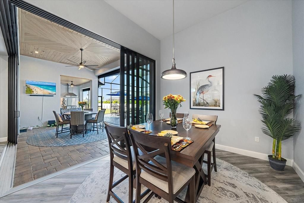 En Venta: $879,000 (3 camas, 2 baños, 2302 Pies cuadrados)