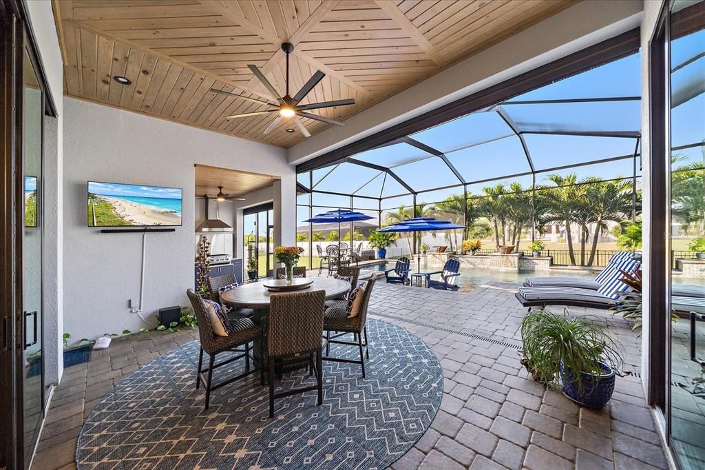 En Venta: $879,000 (3 camas, 2 baños, 2302 Pies cuadrados)