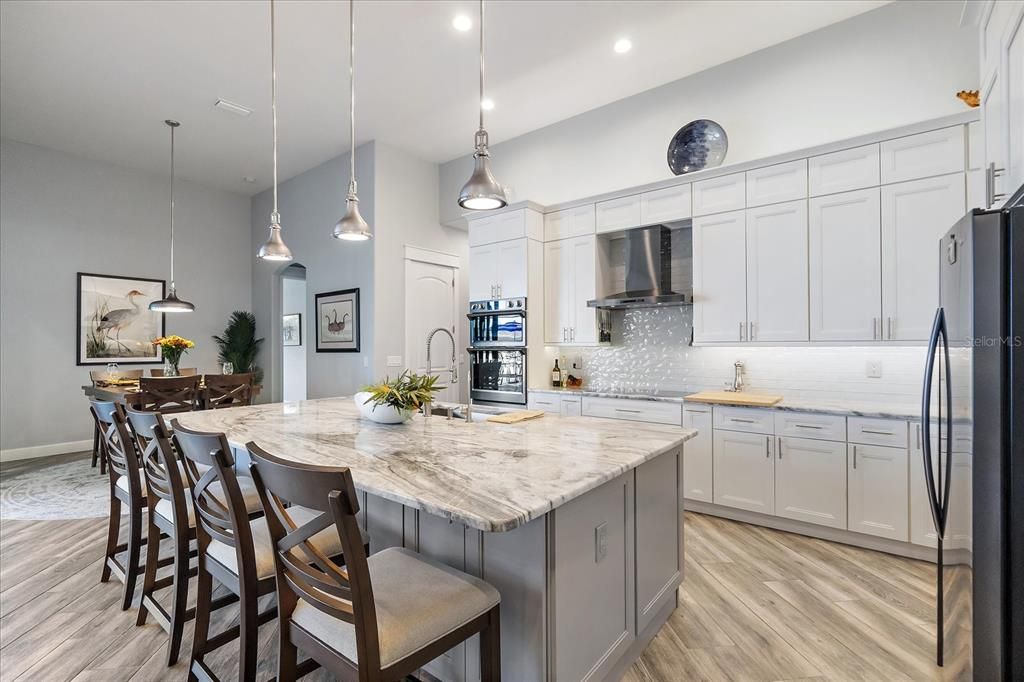 En Venta: $879,000 (3 camas, 2 baños, 2302 Pies cuadrados)