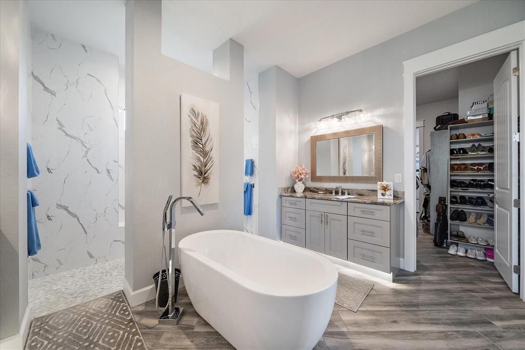 En Venta: $879,000 (3 camas, 2 baños, 2302 Pies cuadrados)