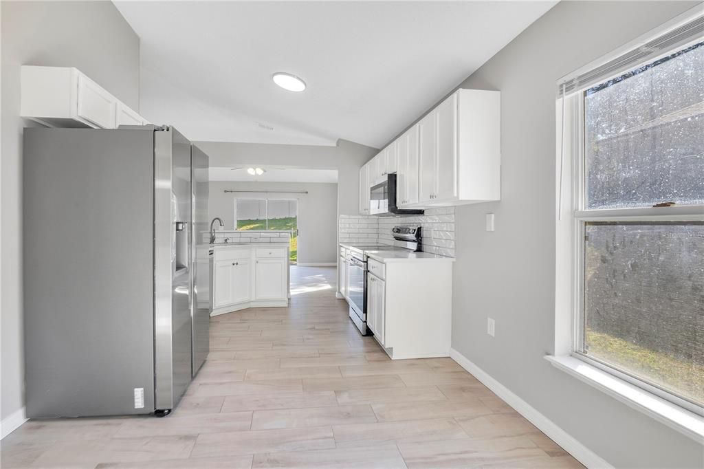 待售: $389,000 (4 贝兹, 2 浴室, 1836 平方英尺)