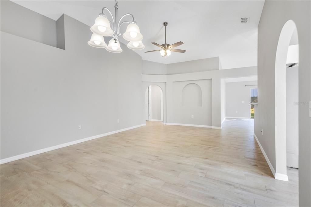 待售: $389,000 (4 贝兹, 2 浴室, 1836 平方英尺)