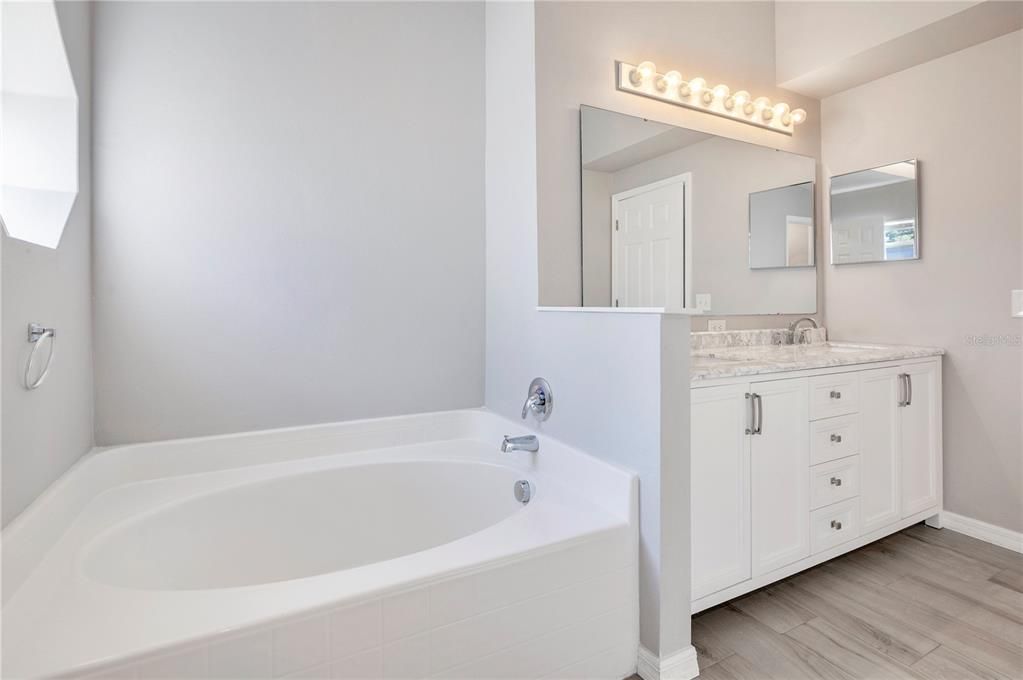 待售: $389,000 (4 贝兹, 2 浴室, 1836 平方英尺)