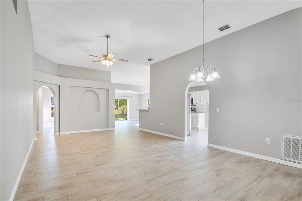 待售: $389,000 (4 贝兹, 2 浴室, 1836 平方英尺)