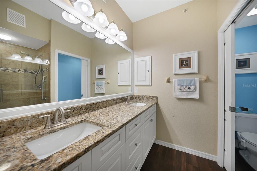 待售: $295,000 (3 贝兹, 2 浴室, 1383 平方英尺)