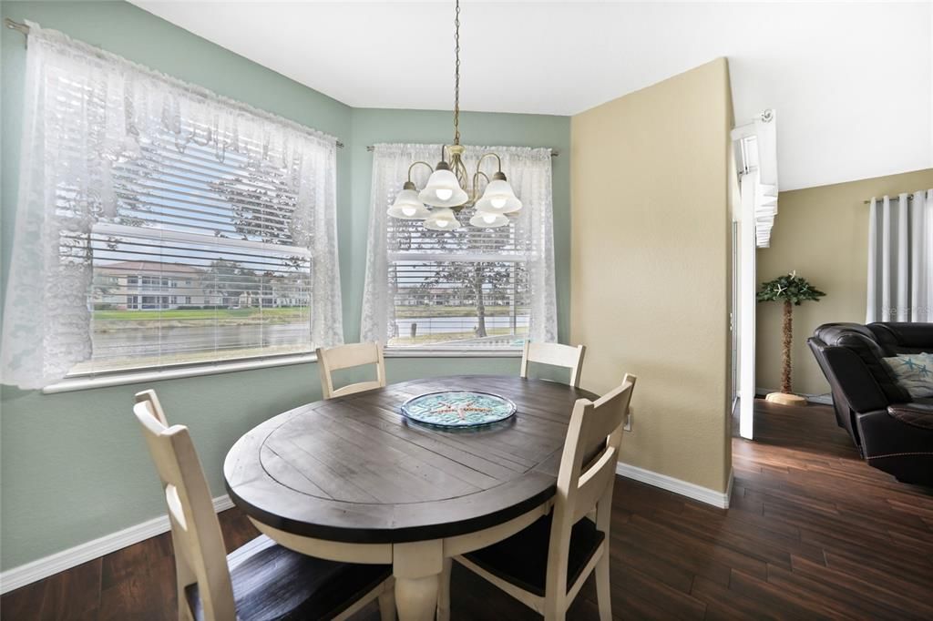 待售: $295,000 (3 贝兹, 2 浴室, 1383 平方英尺)