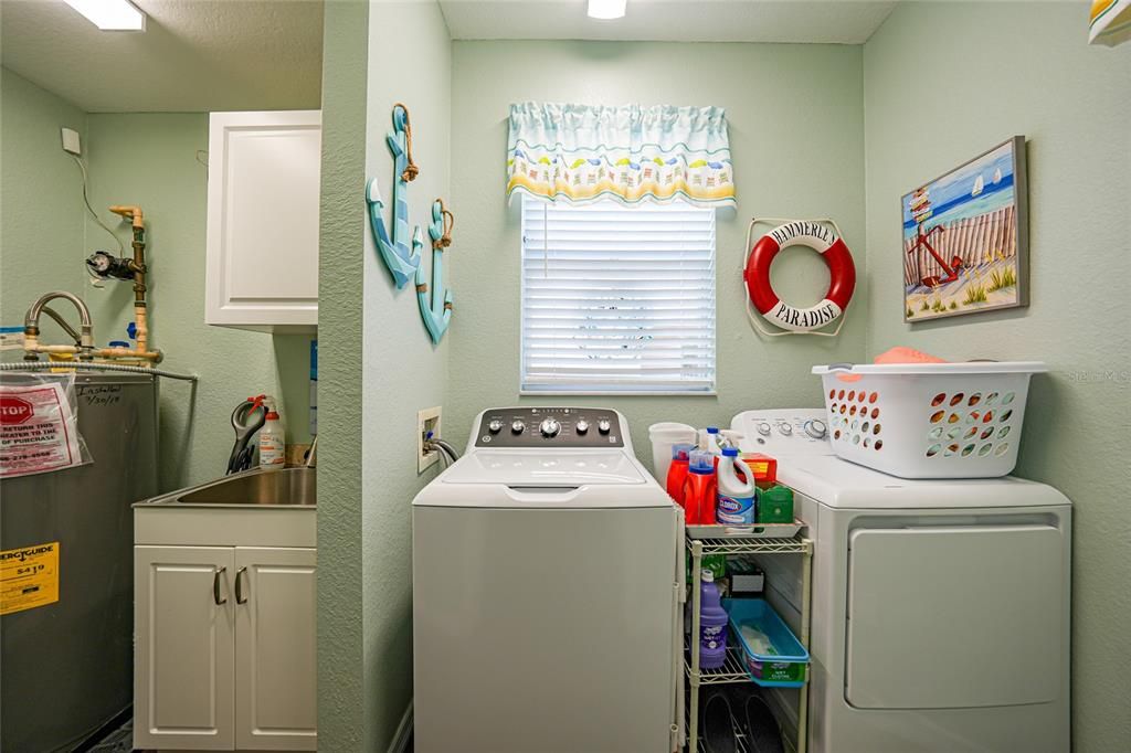 待售: $295,000 (3 贝兹, 2 浴室, 1383 平方英尺)