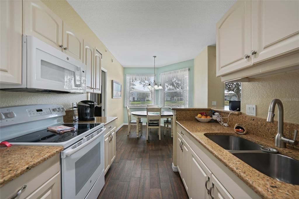 待售: $295,000 (3 贝兹, 2 浴室, 1383 平方英尺)