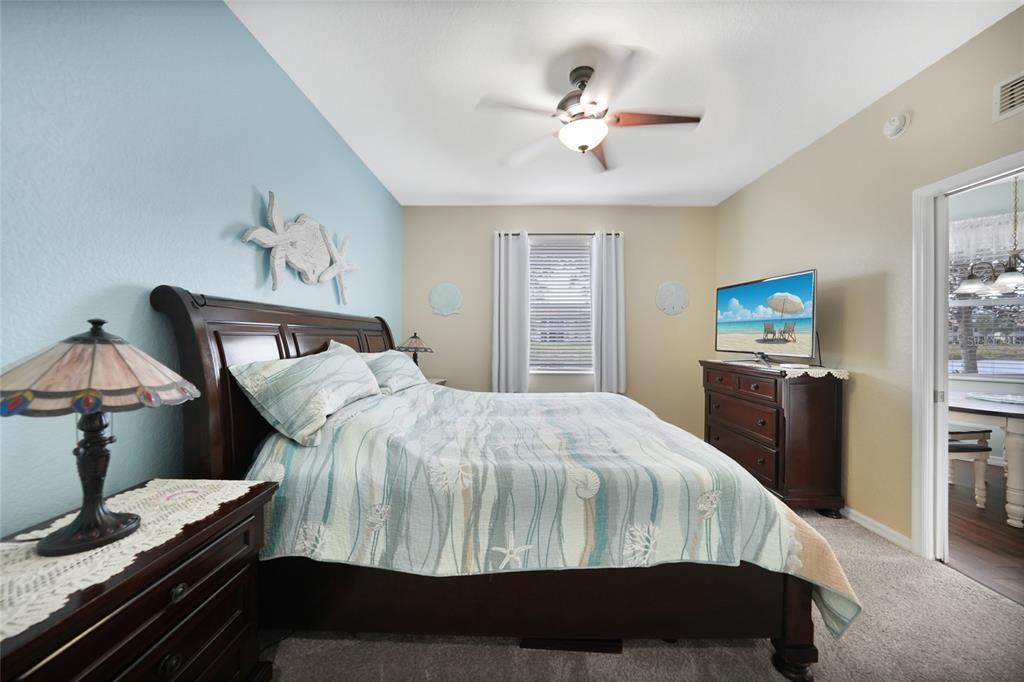 待售: $295,000 (3 贝兹, 2 浴室, 1383 平方英尺)