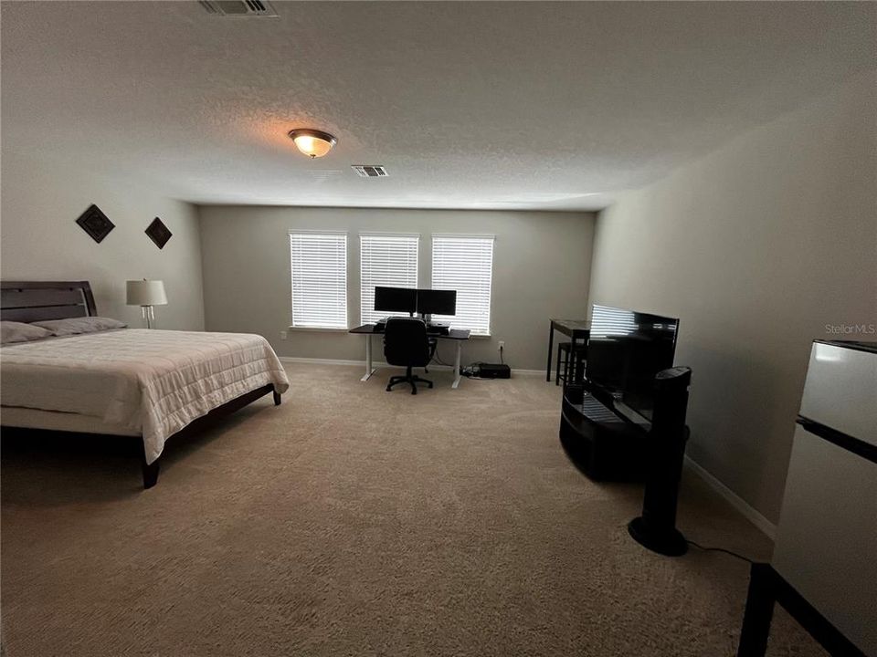 For Rent: $2,800 (4 beds, 3 baths, 2393 Square Feet)