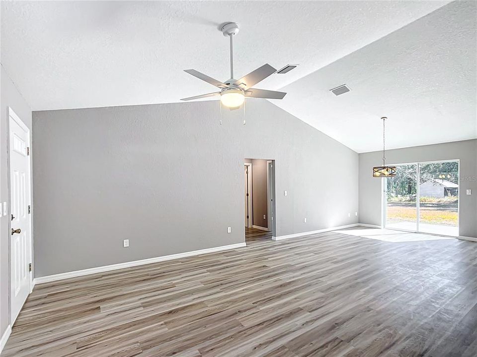 En Venta: $269,900 (3 camas, 2 baños, 1495 Pies cuadrados)